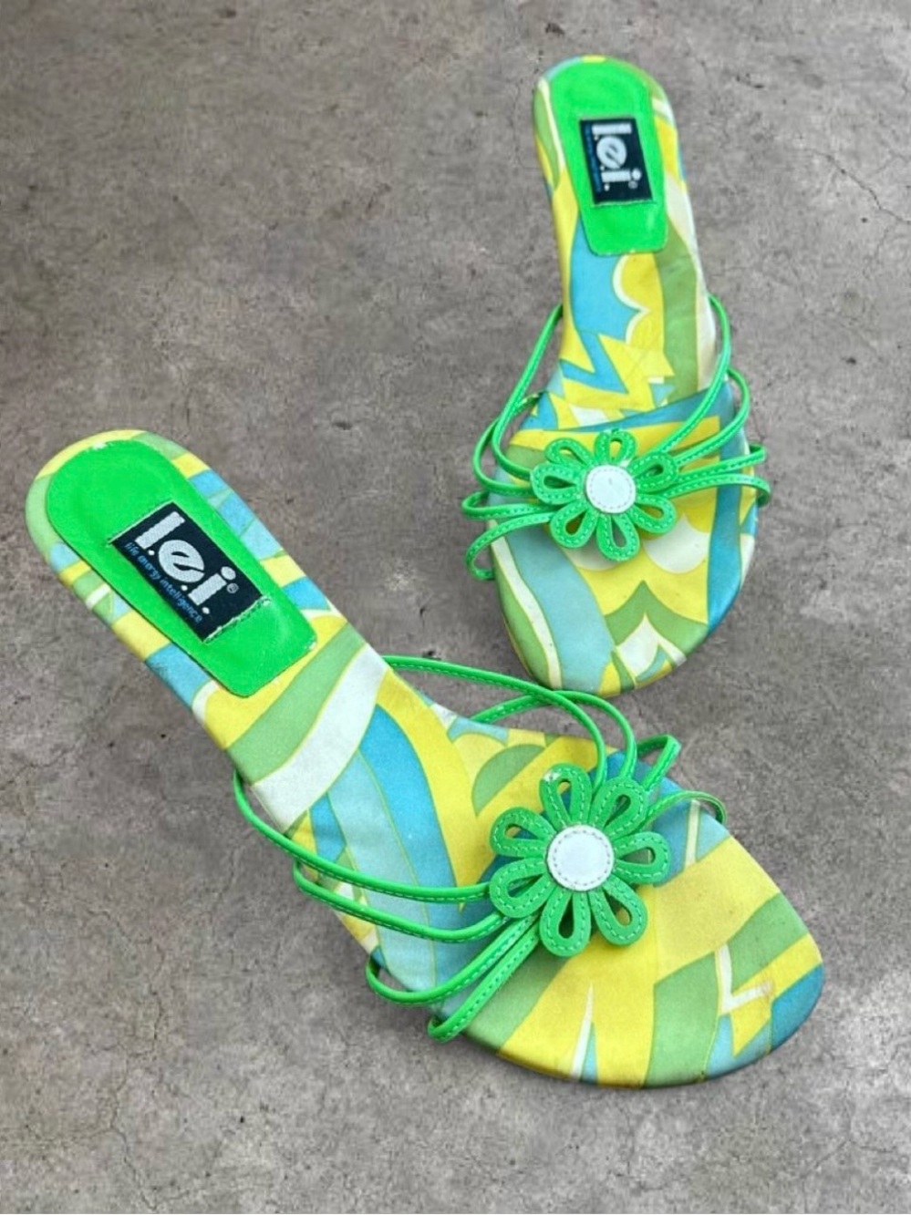 Vintage Y2K L.E.I Floral Kitten Heels